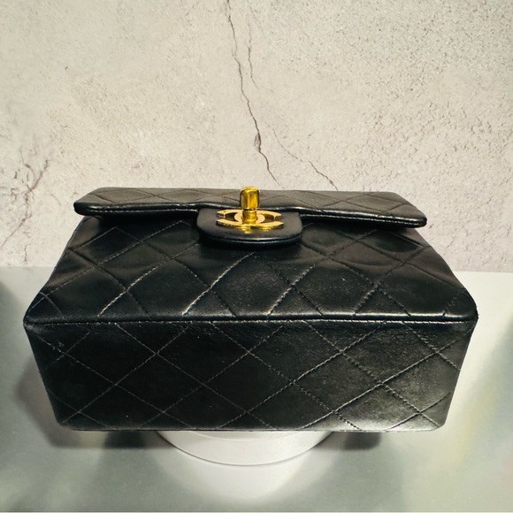 CHANEL VINTAGE CLASSIC BAG - Picture 8 of 10